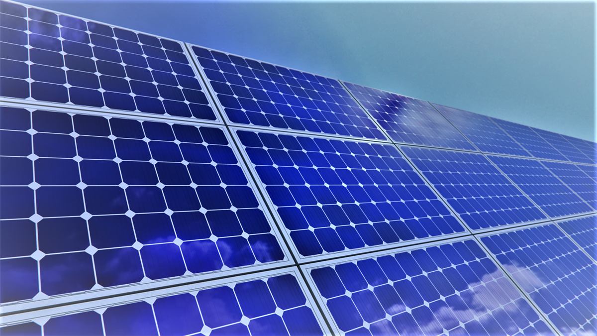 Fotovoltaické panely elektrárny, u které se provádí revize